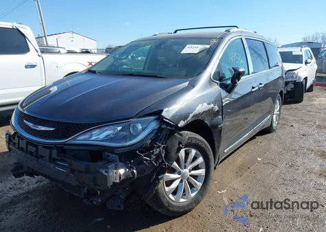 2018 Chrysler Pacifica Touring L Plus z USA, uszkodzony, nr VIN 2C4RC1EG6JR104140